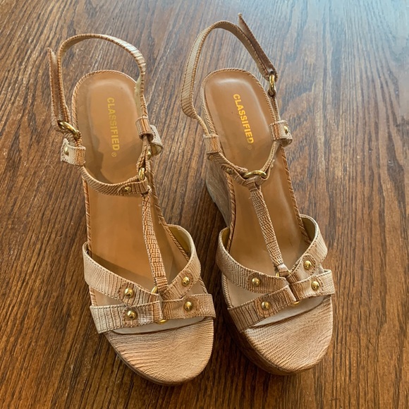 Classified platform shoes. - Picture 1 of 8